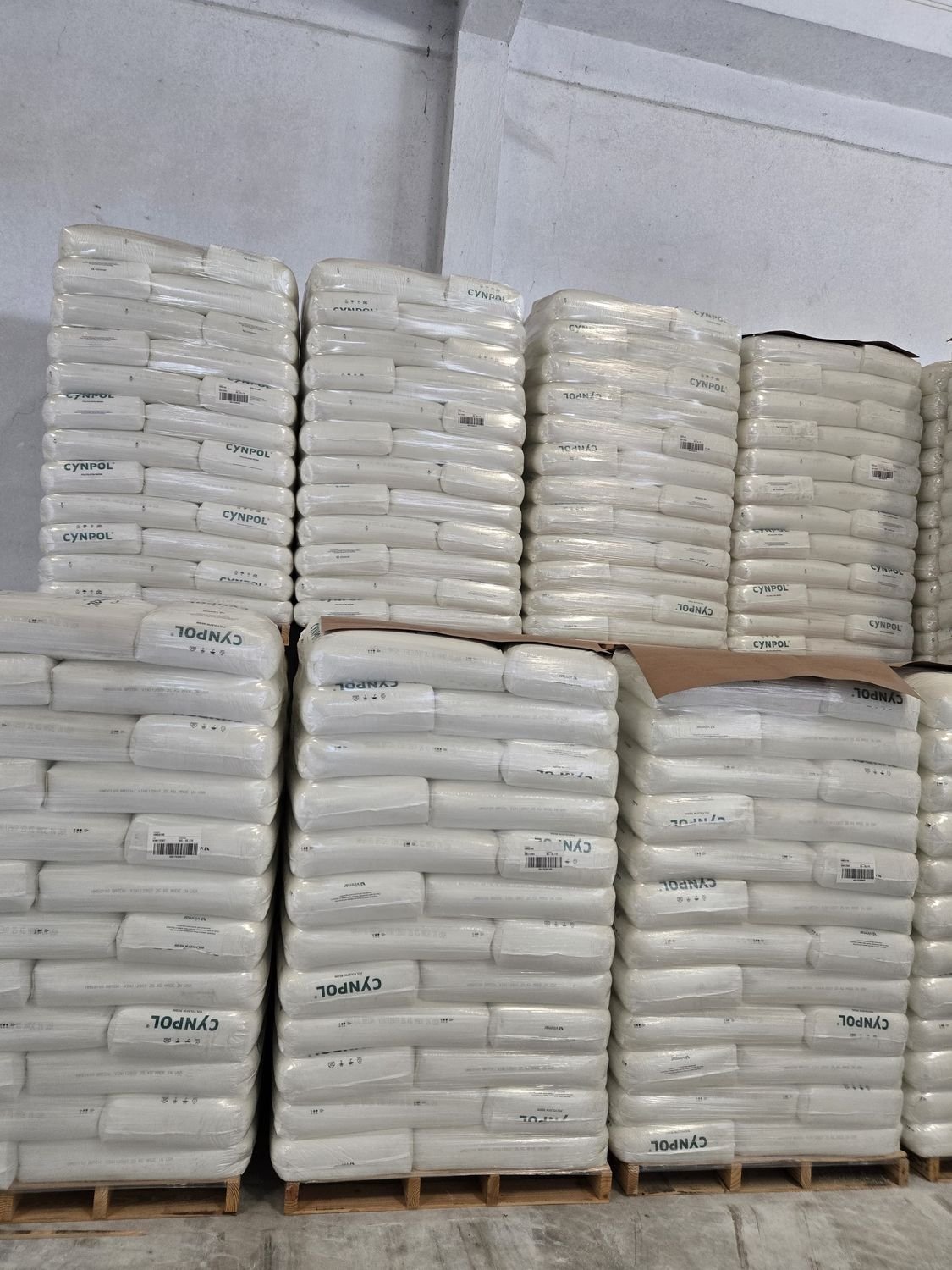 Palletised bagged cargo in storage
