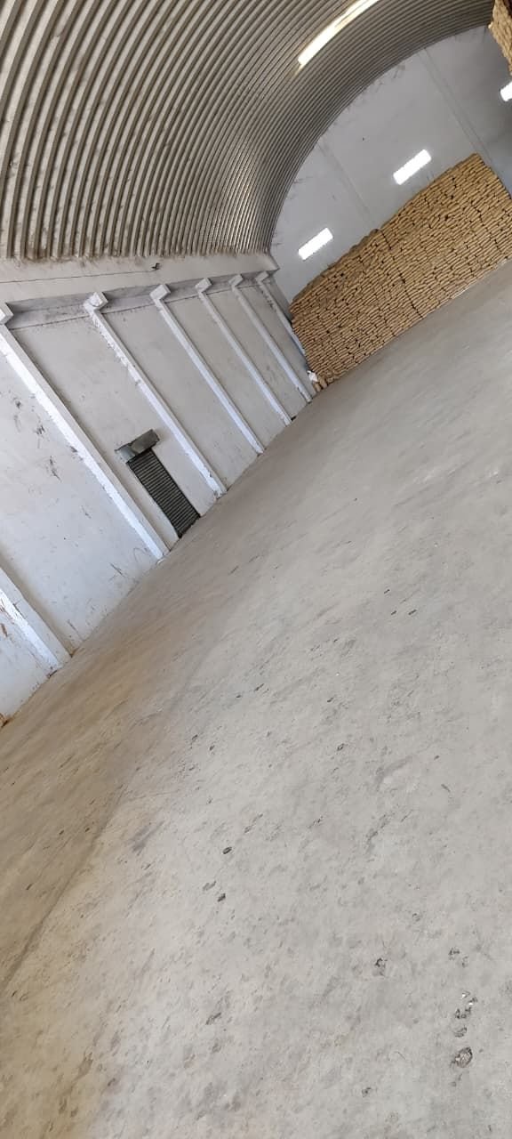 Floor-to-height bagged storage